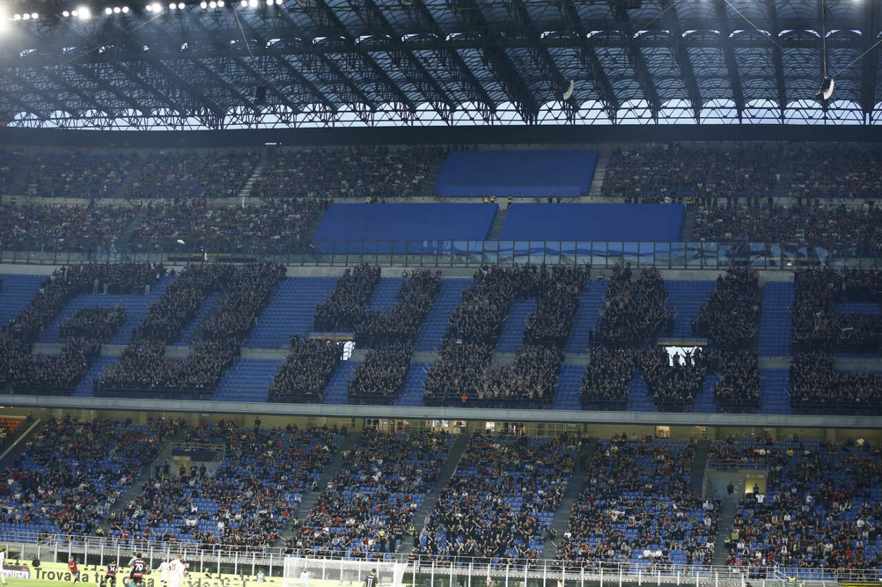 Serie A, il Milan chiude il campionato con una vittoria: a San Siro contestazione dei tifosi Serie A, il Milan chiude il campionato con una vittoria: a San Siro contestazione dei tifosi