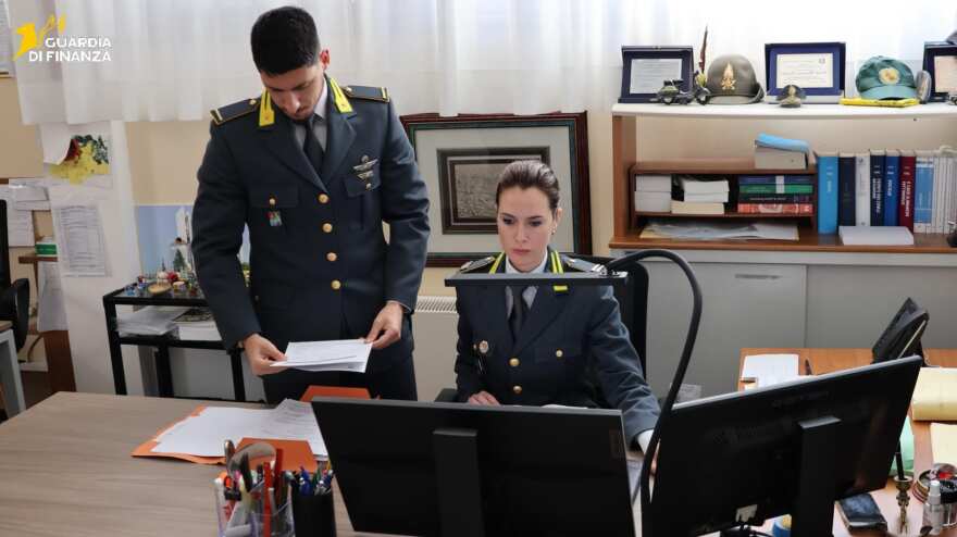 Scoperti 13 lavoratori in nero nel Tarantino: due imprenditori rischiano la sospensione dell’attività Scoperti 13 lavoratori in nero nel Tarantino: due imprenditori rischiano la sospensione dell’attività