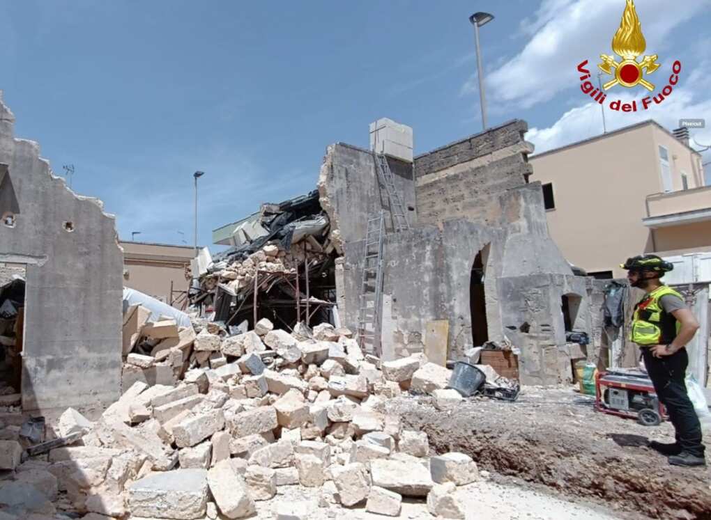 Carmiano, crollo in una palazzina durante i lavori di ristrutturazione: quattro operai feriti – VIDEO Carmiano, crollo in una palazzina durante i lavori di ristrutturazione: quattro operai feriti – VIDEO