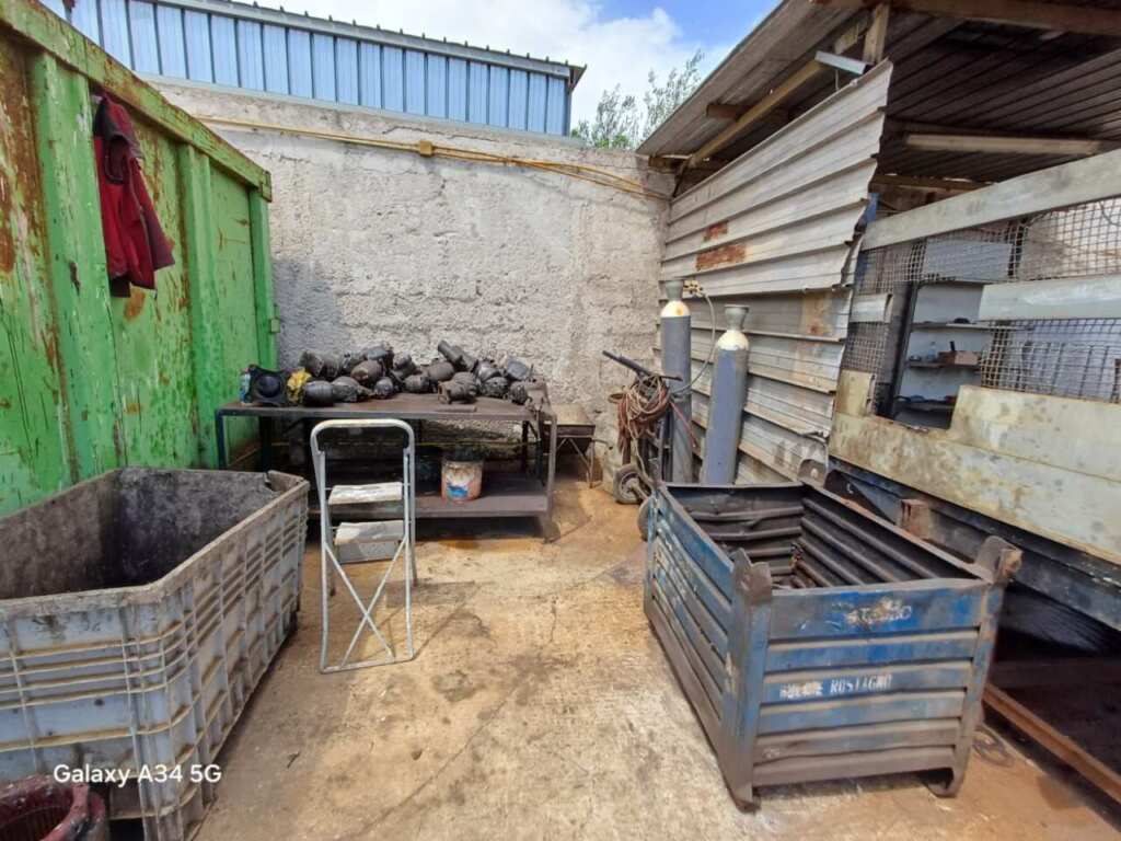 Scoperto un deposito abusivo di rifiuti alla periferia di Bari: sequestrata un’area di mille metri quadrati – FOTO