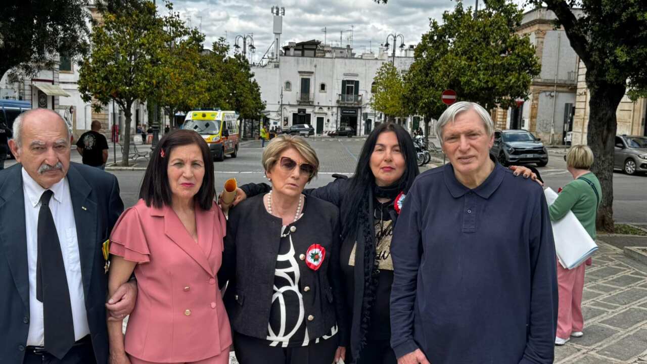 Martina Franca, don Luigi Ciotti al corteo per le vittime del lavoro: «È una lotta quotidiana»