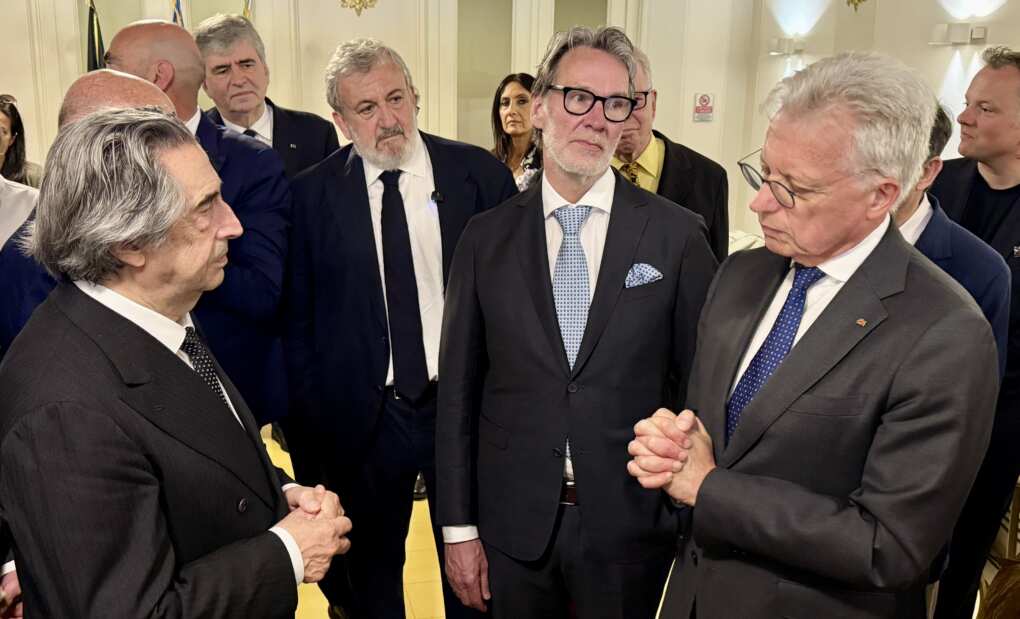 I Berliner Philharmoniker a Bari, Emiliano: «Importante abbiano scelto la Puglia per il 143esimo compleanno» – VIDEO I Berliner Philharmoniker a Bari, Emiliano: «Importante abbiano scelto la Puglia per il 143esimo compleanno» – VIDEO