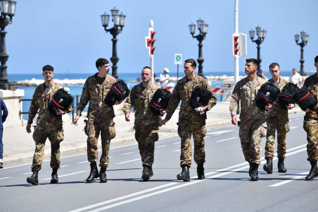 Bari, via alla festa per i 164 anni dell’Esercito: apre il Villaggio in piazza della Libertà – VIDEO