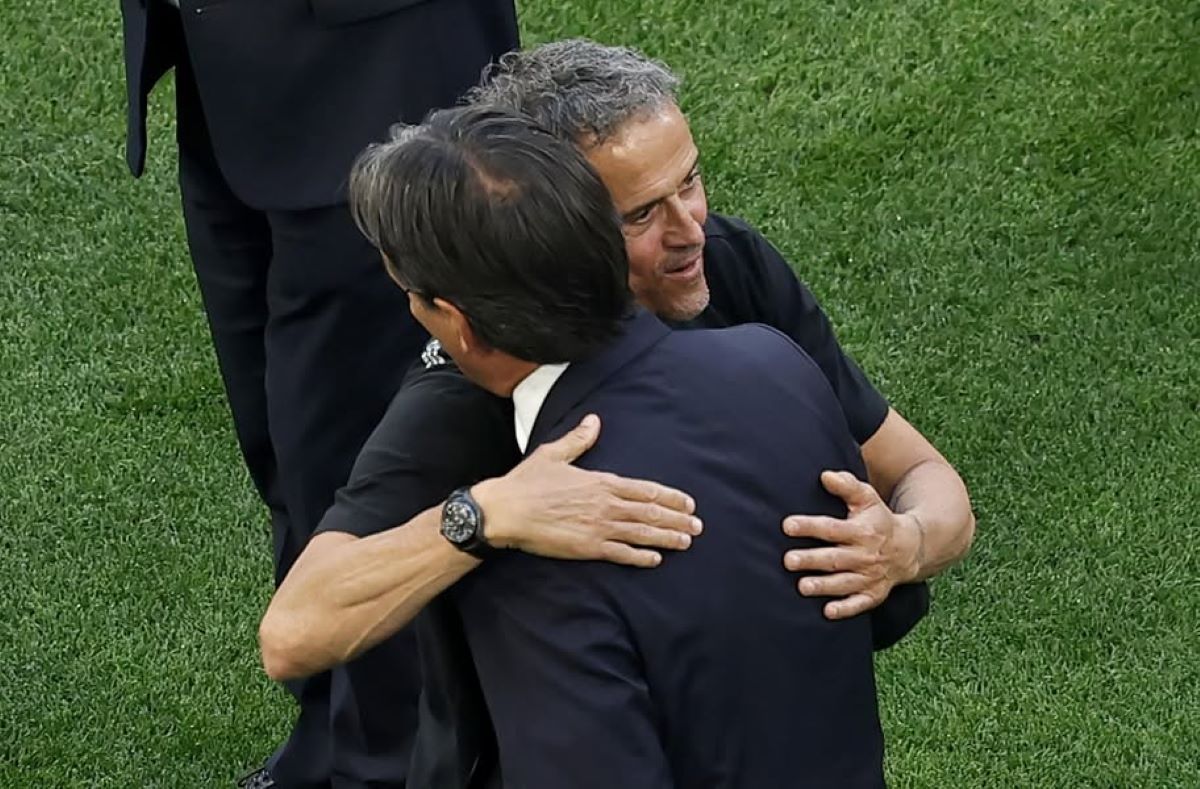 Inzaghi e Luis Enrique, abbraccio storico prima della finale di Champions tra Inter e PSG Inzaghi e Luis Enrique, abbraccio storico prima della finale di Champions tra Inter e PSG
