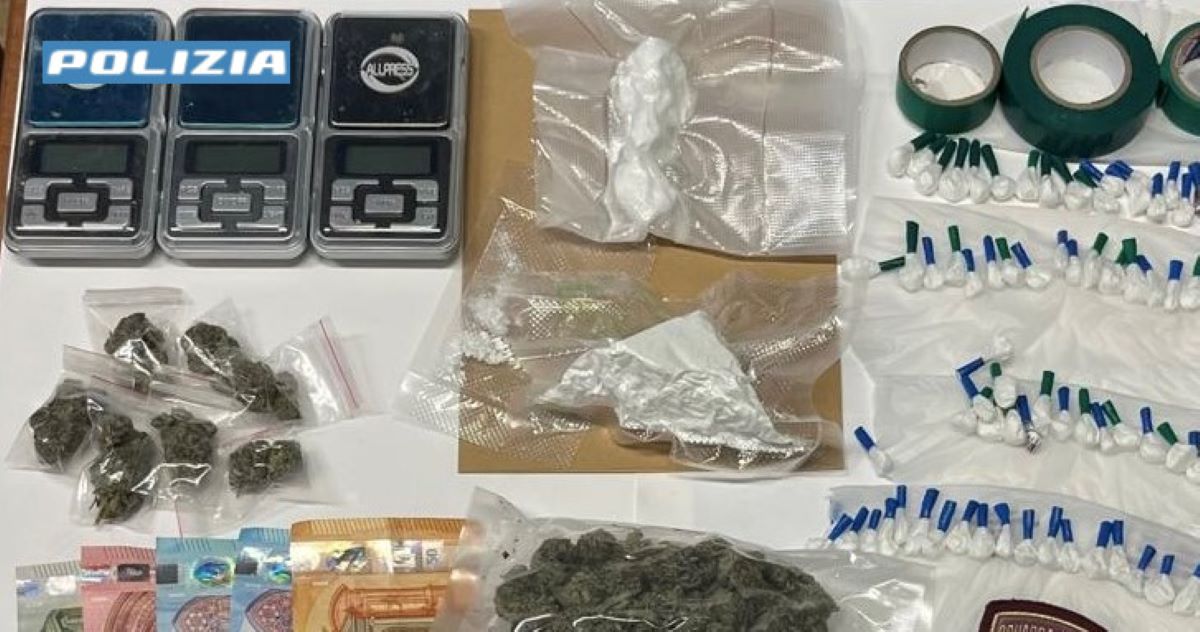 Corato, arrestato per spaccio: sequestrati cocaina e marijuana per oltre 10mila euro di guadagno