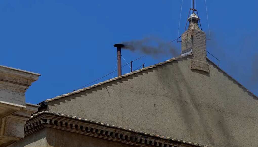 Conclave, nuova fumata nera in Vaticano: secondo e terzo scrutinio a vuoto Conclave, nuova fumata nera in Vaticano: secondo e terzo scrutinio a vuoto