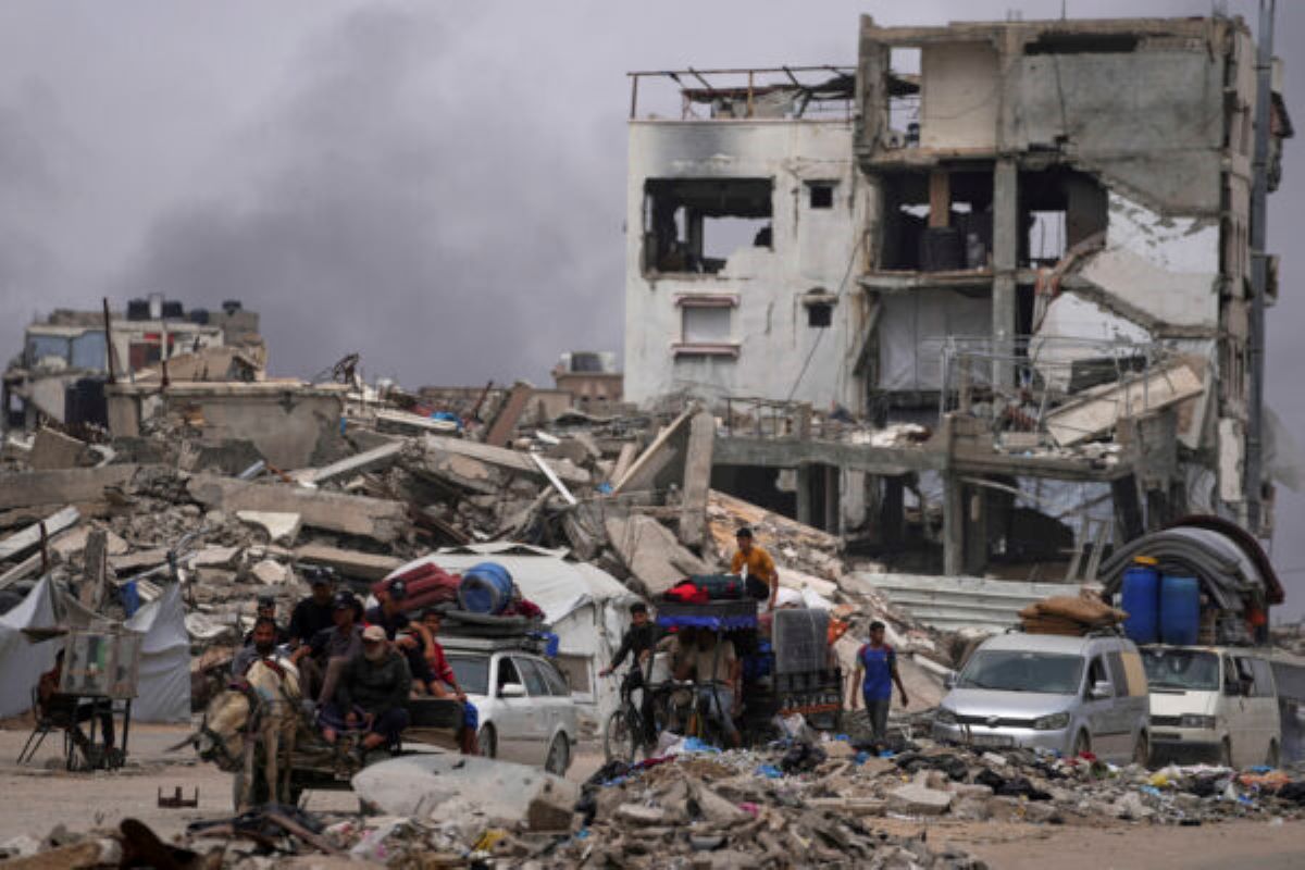 Gaza, raid israeliani e operazione di terra: colpito l’ospedale Nasser. Almeno 23 morti dall’alba Gaza, raid israeliani e operazione di terra: colpito l’ospedale Nasser. Almeno 23 morti dall’alba