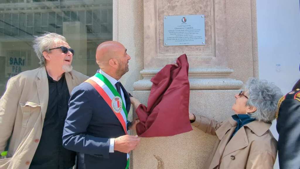 Bari celebra Giovanni Capaldi: targa commemorativa per il fondatore del Conservatorio Piccinni – FOTO Bari celebra Giovanni Capaldi: targa commemorativa per il fondatore del Conservatorio Piccinni – FOTO