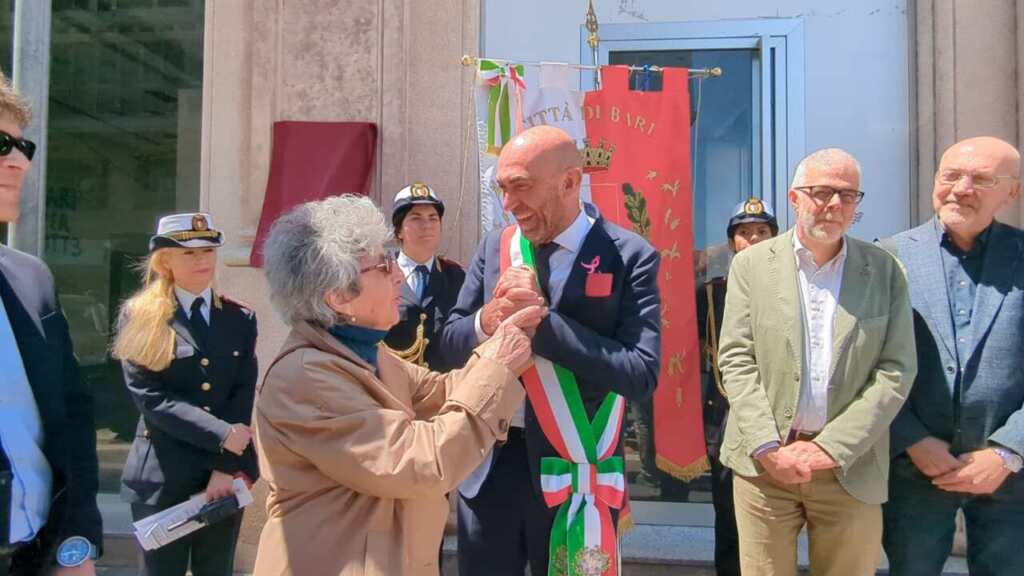 Bari celebra Giovanni Capaldi: targa commemorativa per il fondatore del Conservatorio Piccinni – FOTO Bari celebra Giovanni Capaldi: targa commemorativa per il fondatore del Conservatorio Piccinni – FOTO