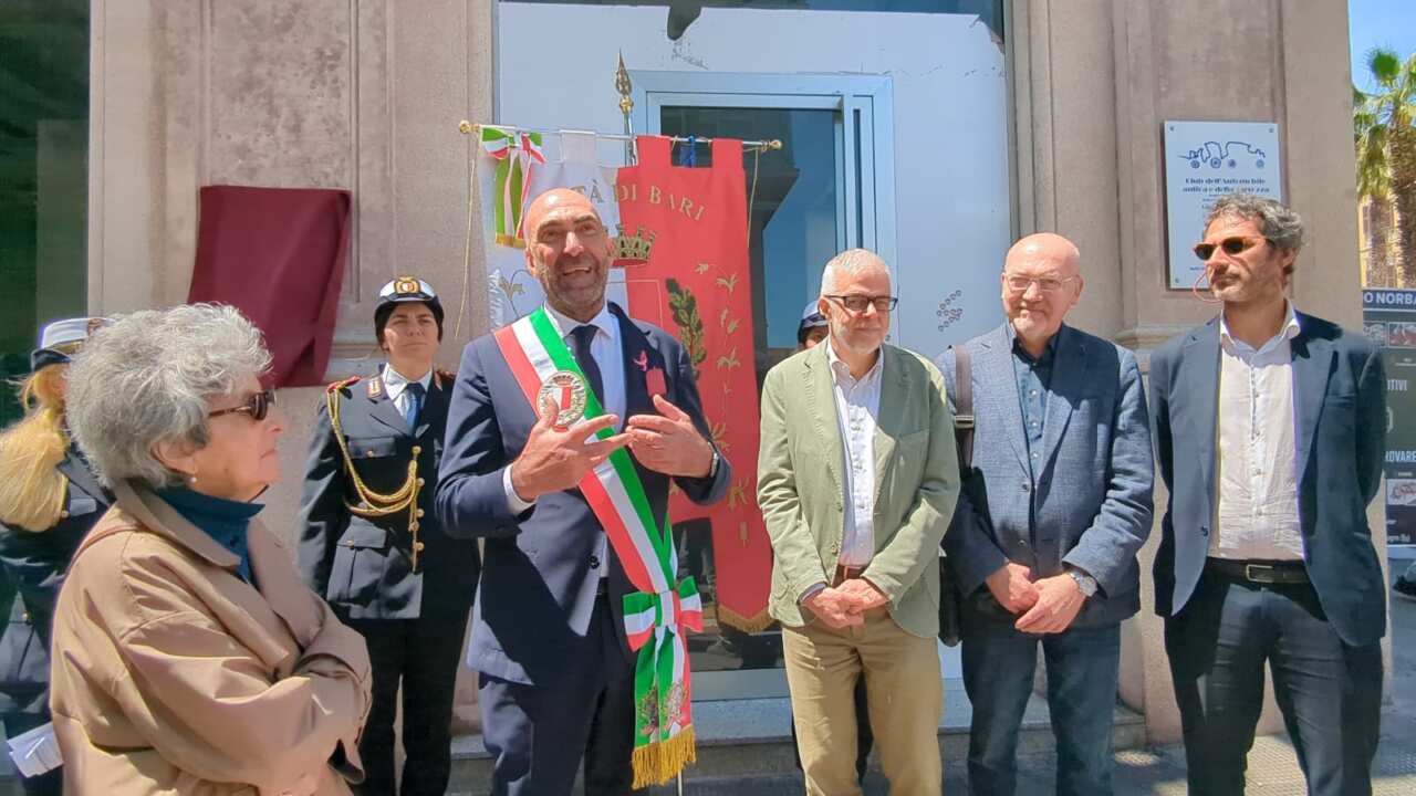 Bari celebra Giovanni Capaldi: targa commemorativa per il fondatore del Conservatorio Piccinni – FOTO Bari celebra Giovanni Capaldi: targa commemorativa per il fondatore del Conservatorio Piccinni – FOTO