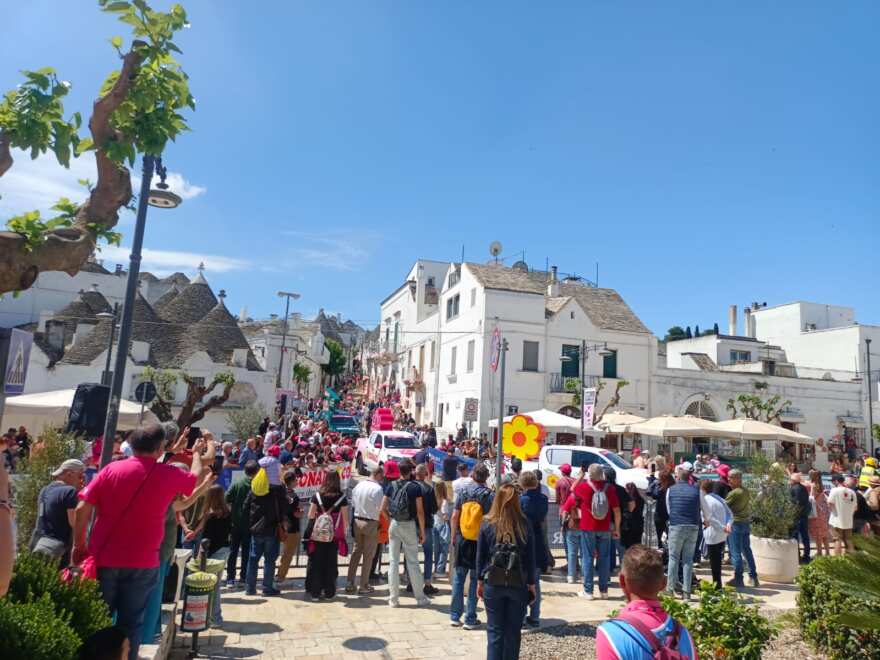 Giro d’Italia, ad Alberobello sale la “febbre rosa”: «Che orgoglio ospitare questa grande manifestazione» – VIDEO