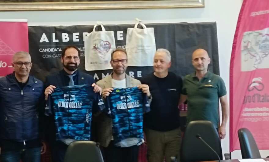 Dopo la partenza in Albania, il Giro 2025 arriva in Italia: tappa ad Alberobello – VIDEO Dopo la partenza in Albania, il Giro 2025 arriva in Italia: tappa ad Alberobello – VIDEO