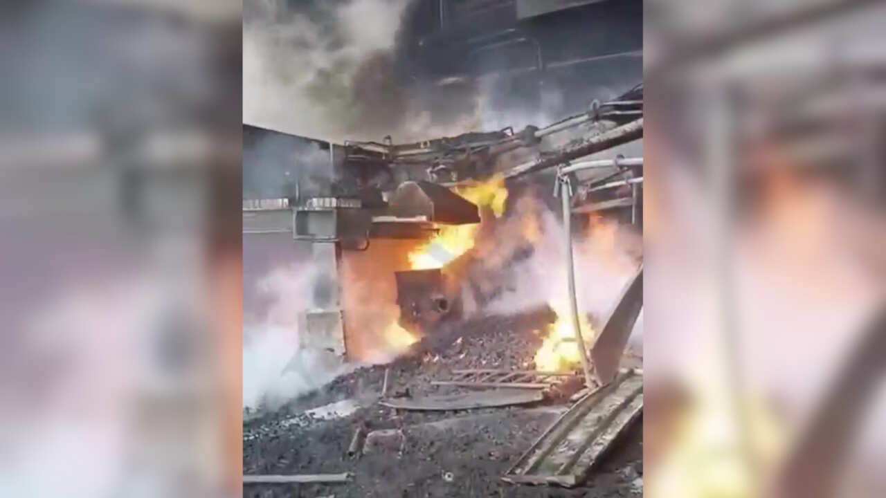 Ex Ilva, spunta un video inedito dell’incendio. I cittadini: «Indagate Urso». Emiliano: «Rigassificatore? Parliamone»