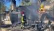 Paura a Matera, fiamme in un’abitazione di due piani: tre persone in salvo. Intervengono i vigili del fuoco – VIDEO