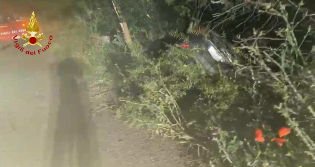 Incidente a Miglionico, perde il controllo dell’auto e finisce fuori strada: paura per un 26enne Incidente a Miglionico, perde il controllo dell’auto e finisce fuori strada: paura per un 26enne