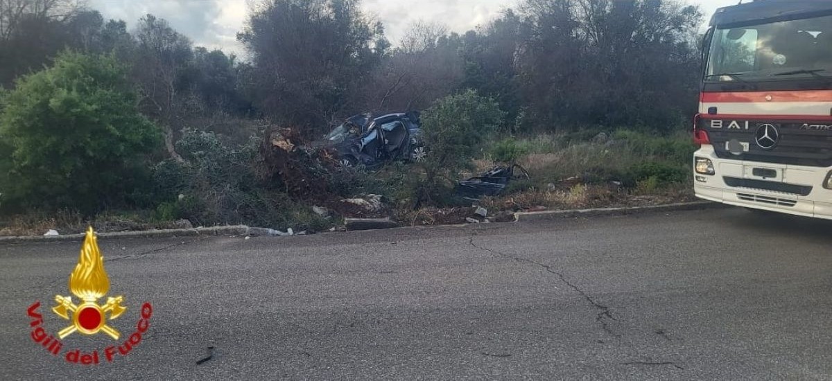 Incidente nel Brindisino, auto fuori strada sulla statale 379: feriti due giovani