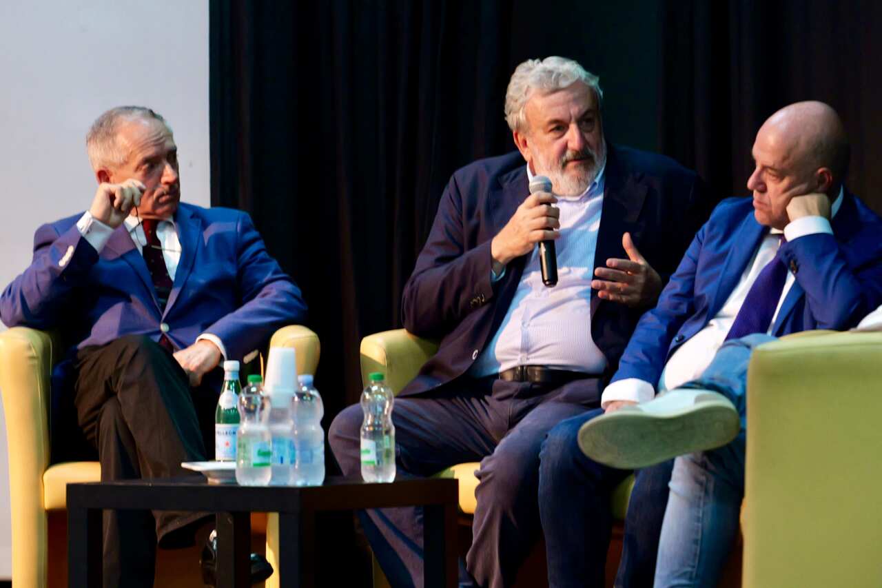 Antimafia sociale, Emiliano agli studenti: «La Puglia è tra le regioni più avanzate nella lotta alla criminalità» – VIDEO