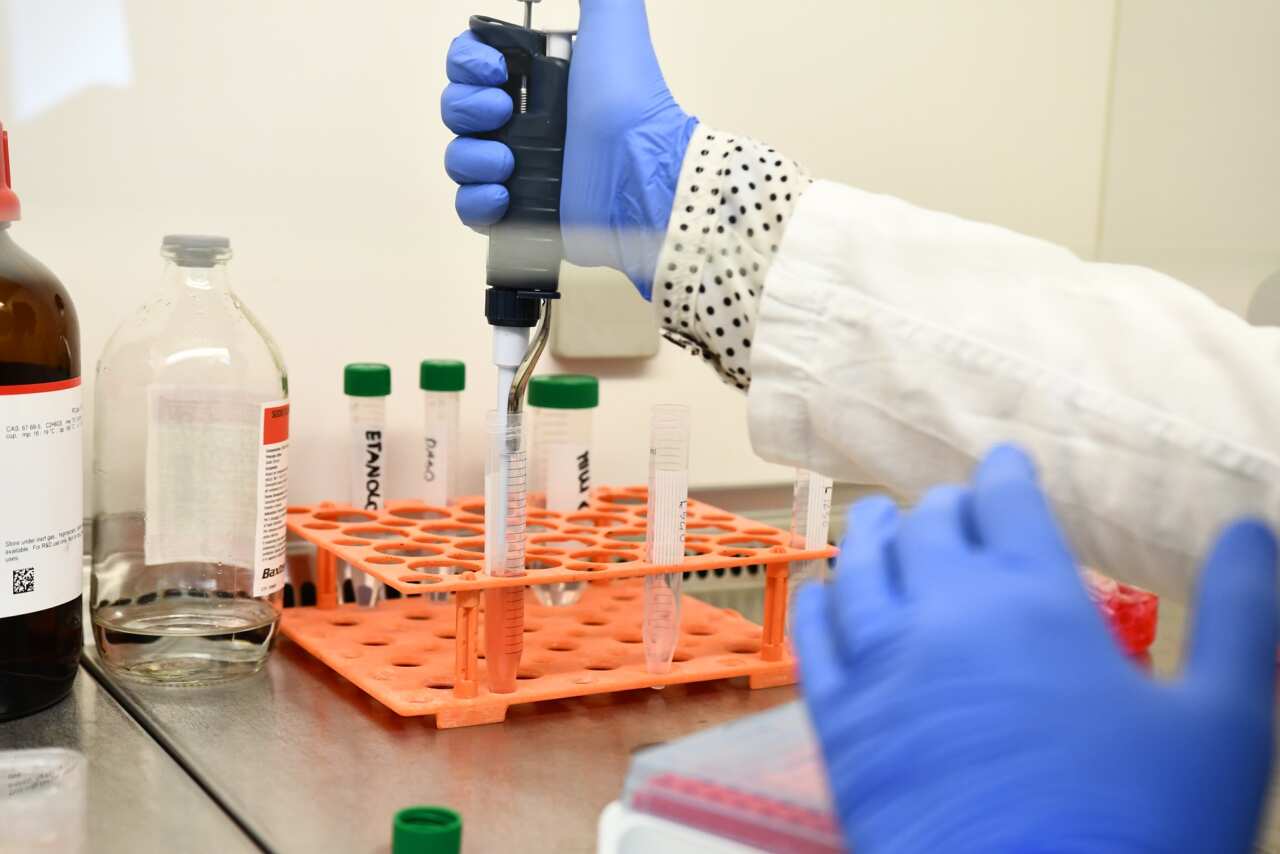 Bari, all’Oncologico somministrato il primo vaccino terapeutico a mRNA contro il tumore del polmone
