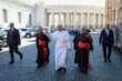 Papa Leone XIV spiega ai cardinali la scelta del nome: all’incontro va con il pugliese Semeraro