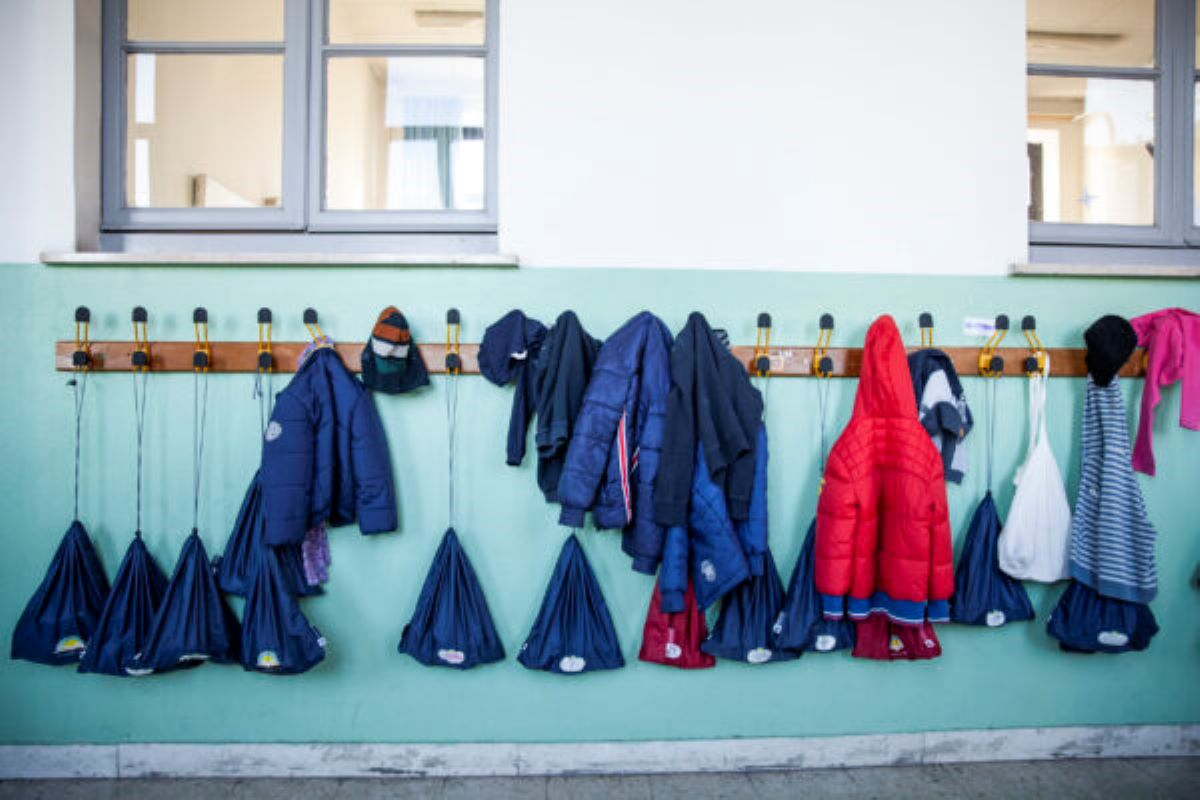 Insultava e picchiava i bambini di una scuola dell’infanzia, maestra sospesa nel Napoletano Insultava e picchiava i bambini di una scuola dell’infanzia, maestra sospesa nel Napoletano
