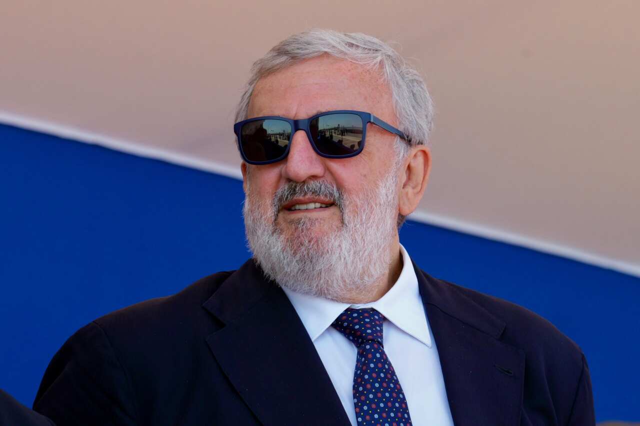 Puglia, il presidente Emiliano papà a 66 anni: la nuova compagna aspetta un bimbo