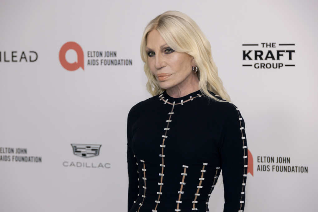 Donatella Versace, stilista del marchio per 28 anni: l’ambasciatrice della maison compie 70 anni Donatella Versace, stilista del marchio per 28 anni: l’ambasciatrice della maison compie 70 anni