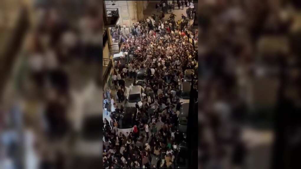 Bari, torna la “mala movida” all’Umbertino. I residenti sui social: «Dove sono i controlli?» – VIDEO Bari, torna la “mala movida” all’Umbertino. I residenti sui social: «Dove sono i controlli?» – VIDEO