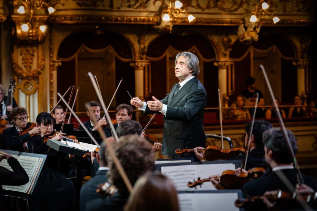 Bari, gli occhi del mondo sul Petruzzelli: standing ovation per Muti e i Berliner Philharmoniker Bari, gli occhi del mondo sul Petruzzelli: standing ovation per Muti e i Berliner Philharmoniker