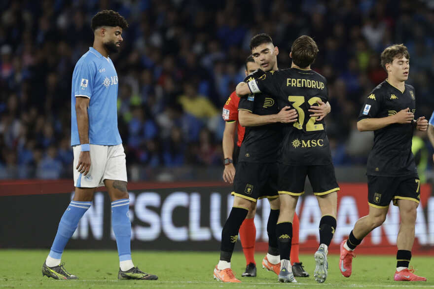 Serie A, il Napoli inciampa contro il Genoa: 2-2 al “Maradona”. Ora l’Inter è a -1 Serie A, il Napoli inciampa contro il Genoa: 2-2 al “Maradona”. Ora l’Inter è a -1