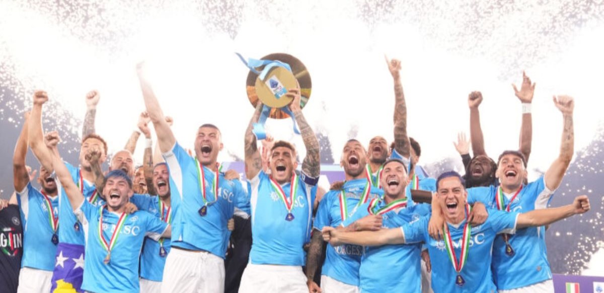 Napoli, il miracolo di Conte regala il quarto scudetto ai partenopei: lunedì la sfilata in bus