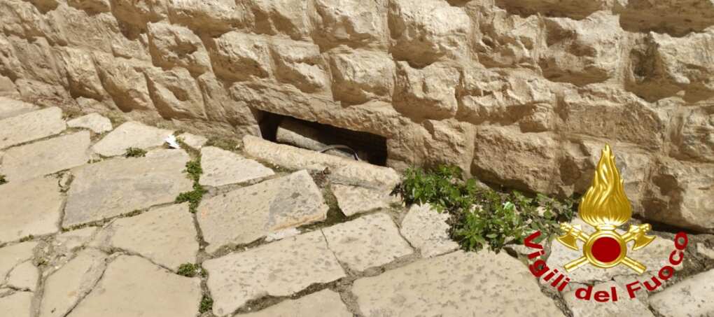 Molfetta, nel muro di un’abitazione della città vecchia spunta un ordigno bellico: a scoprirlo un netturbino Molfetta, nel muro di un’abitazione della città vecchia spunta un ordigno bellico: a scoprirlo un netturbino