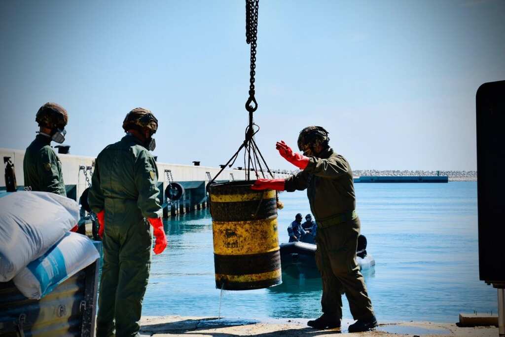 Molfetta, trovate 10 bombe della seconda guerra mondiale nel porto: l’area bonificata da Esercito e Marina – FOTO