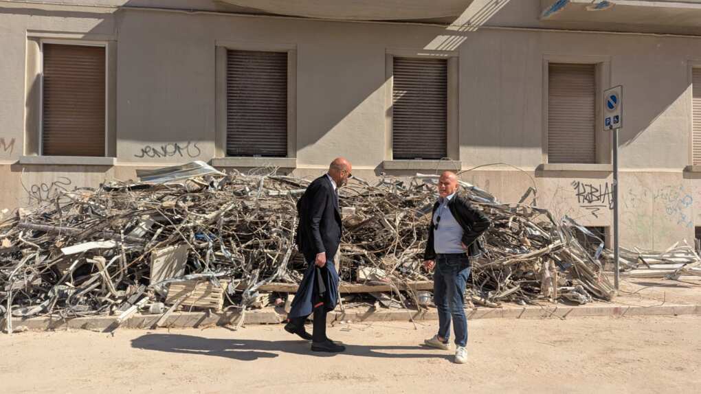 Palazzina crollata a Bari, sopralluogo di Leccese in via De Amicis: «Rimozione procede secondo i piani» – FOTO Palazzina crollata a Bari, sopralluogo di Leccese in via De Amicis: «Rimozione procede secondo i piani» – FOTO