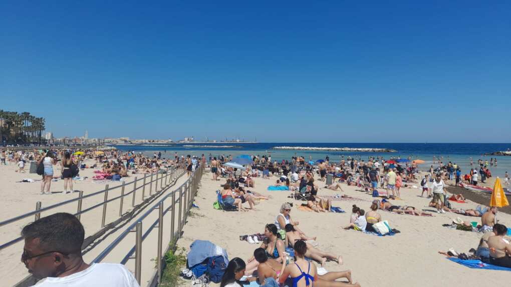 Primo Maggio, a Bari è già estate: spiagge prese d’assalto. Poi tutti al Parco 2 Giugno Primo Maggio, a Bari è già estate: spiagge prese d’assalto. Poi tutti al Parco 2 Giugno