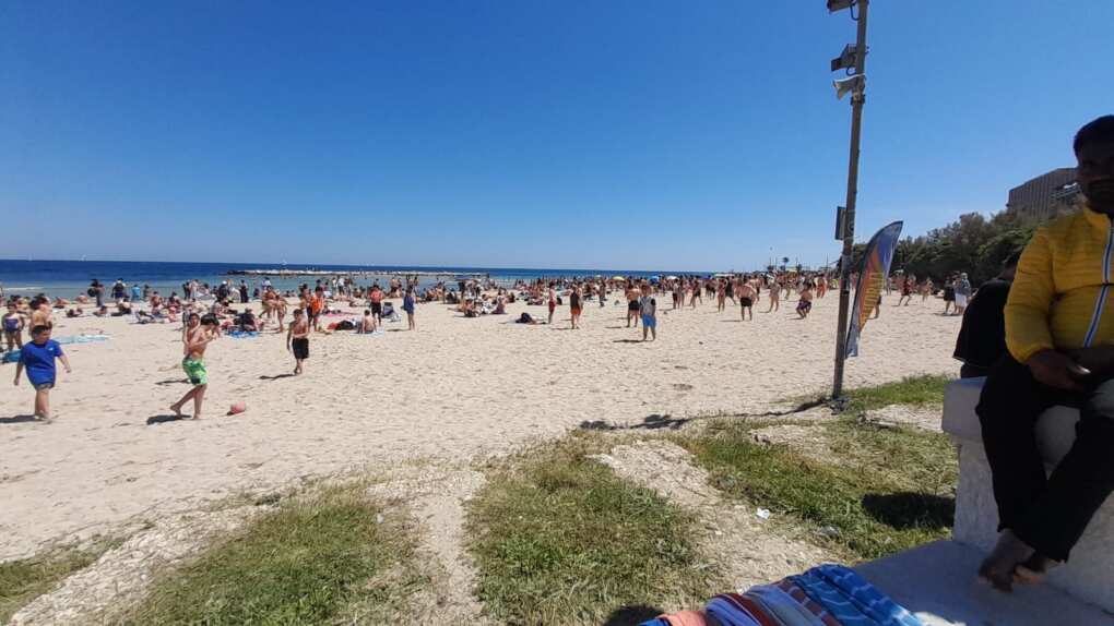 Primo Maggio, a Bari è già estate: spiagge prese d’assalto. Poi tutti al Parco 2 Giugno Primo Maggio, a Bari è già estate: spiagge prese d’assalto. Poi tutti al Parco 2 Giugno