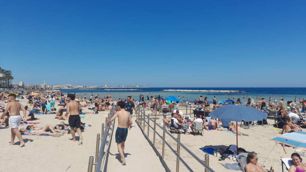 Primo Maggio, a Bari è già estate: spiagge prese d’assalto. Poi tutti al Parco 2 Giugno Primo Maggio, a Bari è già estate: spiagge prese d’assalto. Poi tutti al Parco 2 Giugno