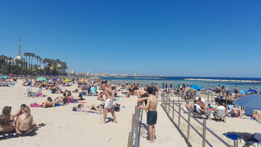 Primo Maggio, a Bari è già estate: spiagge prese d’assalto. Poi tutti al Parco 2 Giugno Primo Maggio, a Bari è già estate: spiagge prese d’assalto. Poi tutti al Parco 2 Giugno
