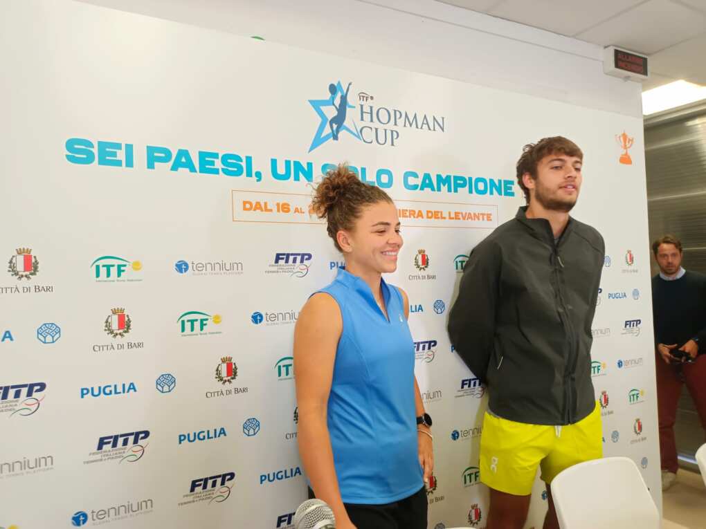 Tennis, Bari si prepara alla Hopman Cup 2025: svelati a Roma i partecipanti al torneo. Per l’Italia Paolini e Cobolli – VIDEO Tennis, Bari si prepara alla Hopman Cup 2025: svelati a Roma i partecipanti al torneo. Per l’Italia Paolini e Cobolli – VIDEO