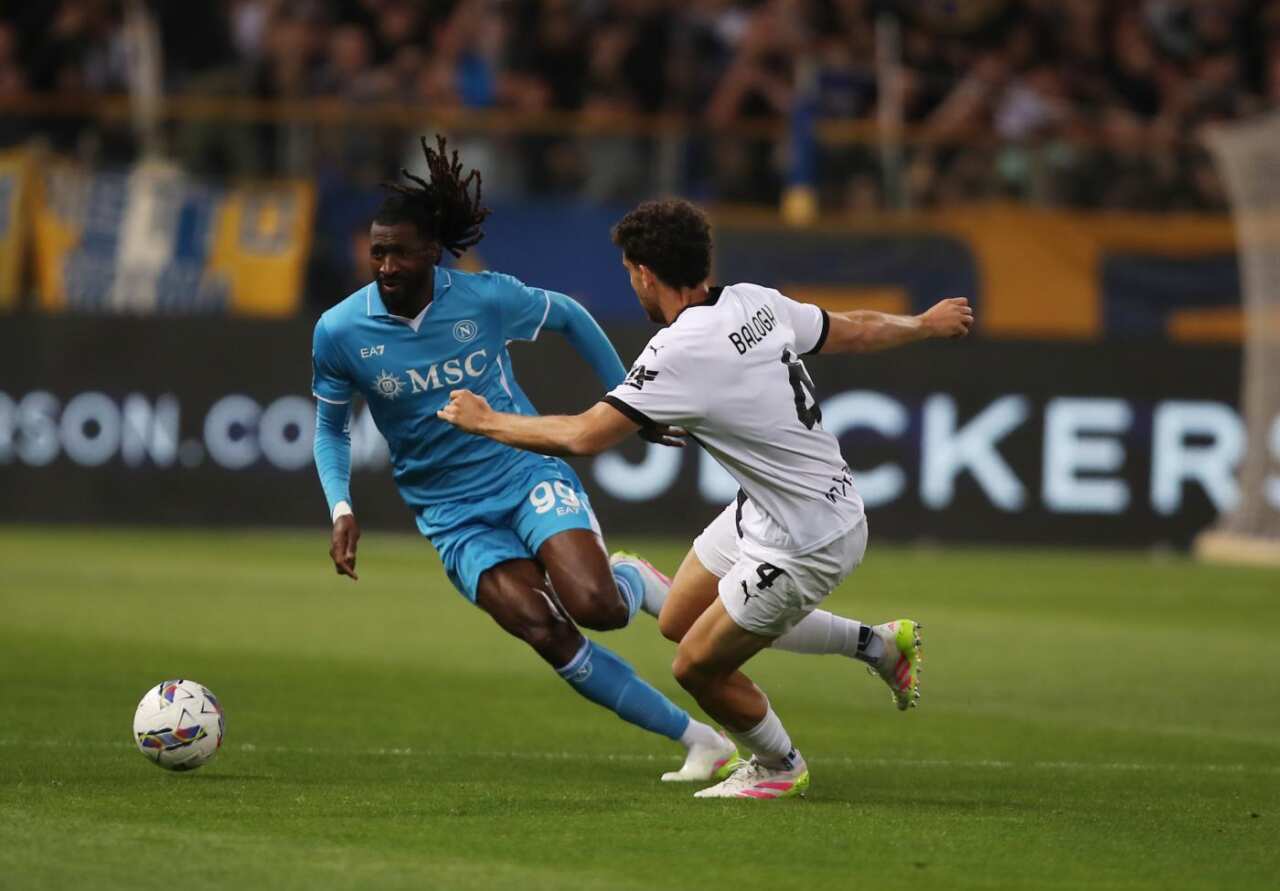 Serie A, per il Napoli solo un pareggio a Parma: per lo scudetto si decide all’ultima giornata