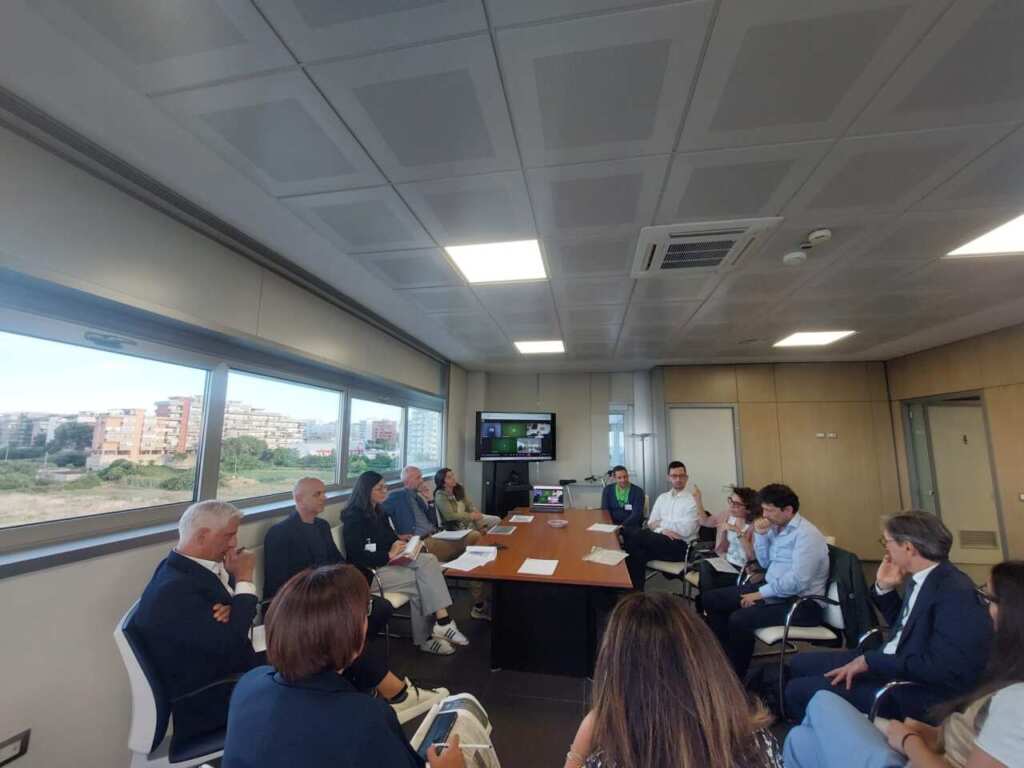 Trasporti, Regione Puglia e FS incontrano i pendolari: dialogo aperto su disservizi e cantieri