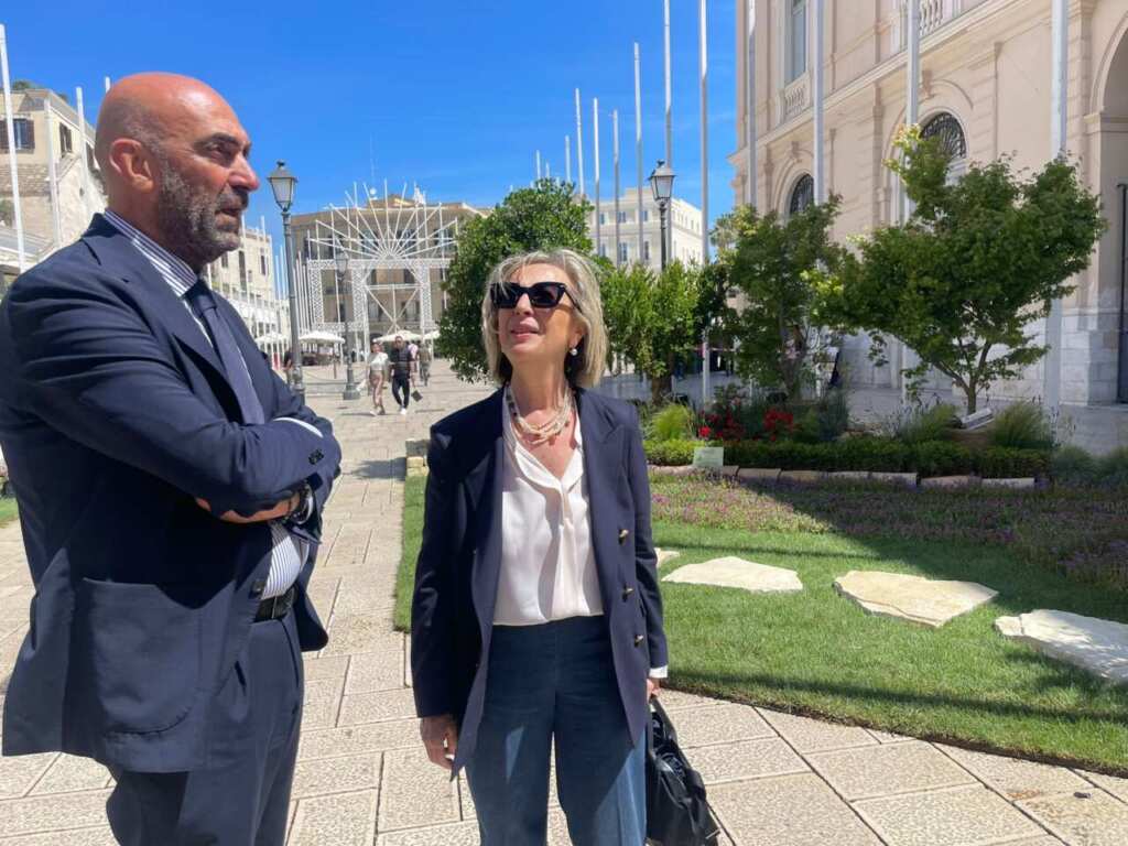 A Bari la 10° edizione di “Primavera Mediterranea”: piazza del Ferrarese si trasforma in un giardino urbano – FOTO