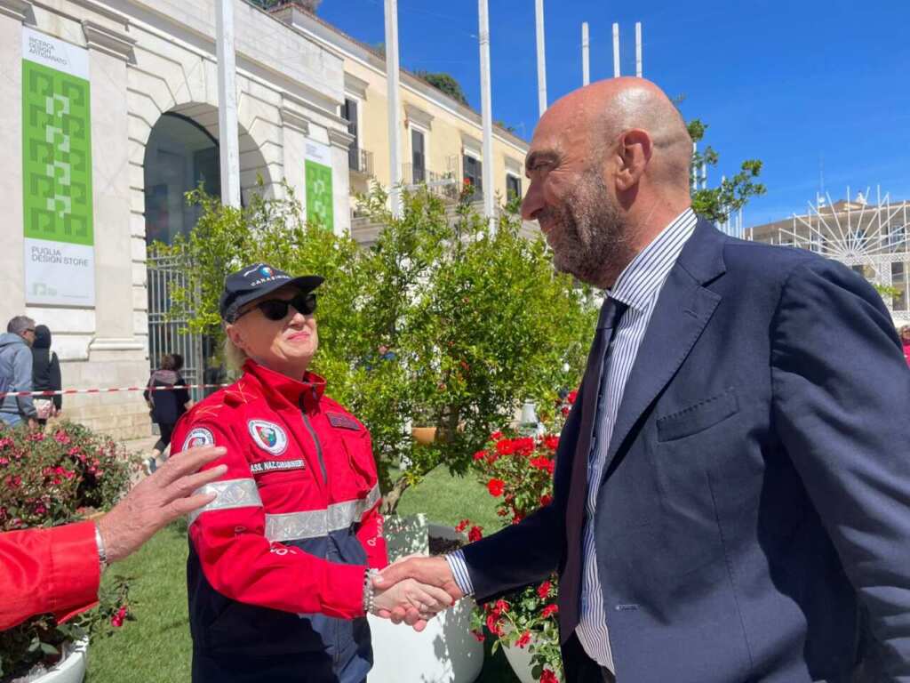 A Bari la 10° edizione di “Primavera Mediterranea”: piazza del Ferrarese si trasforma in un giardino urbano – FOTO