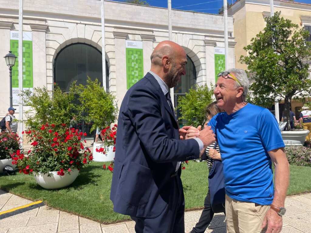 A Bari la 10° edizione di “Primavera Mediterranea”: piazza del Ferrarese si trasforma in un giardino urbano – FOTO