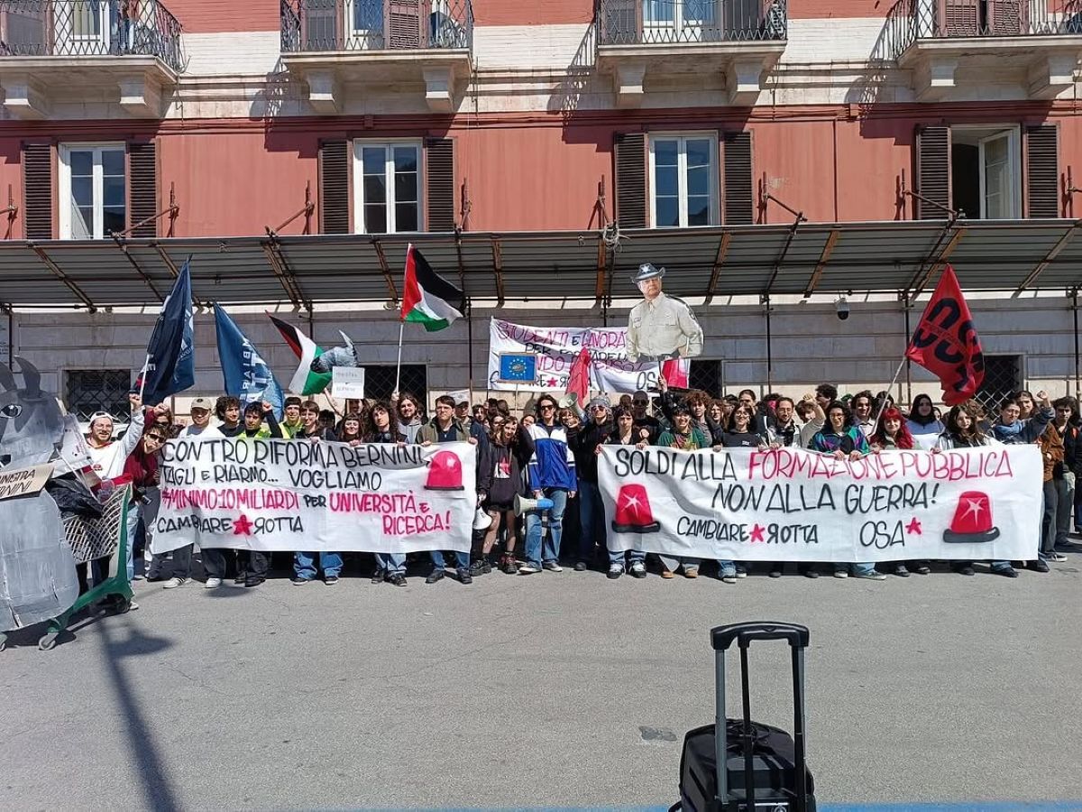 Bari, studenti in piazza contro il ddl Sicurezza: «Provvedimento liberticida, criminalizza il dissenso»