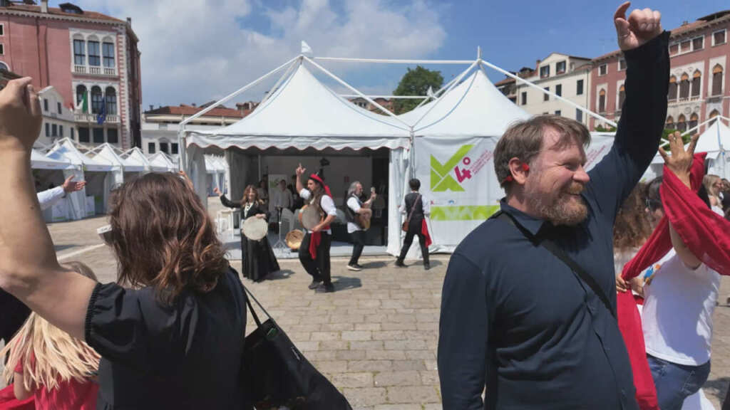 Festival delle Regioni, la Puglia a Venezia saluta da protagonista tra realtà virtuale e pizzica – VIDEO Festival delle Regioni, la Puglia a Venezia saluta da protagonista tra realtà virtuale e pizzica – VIDEO
