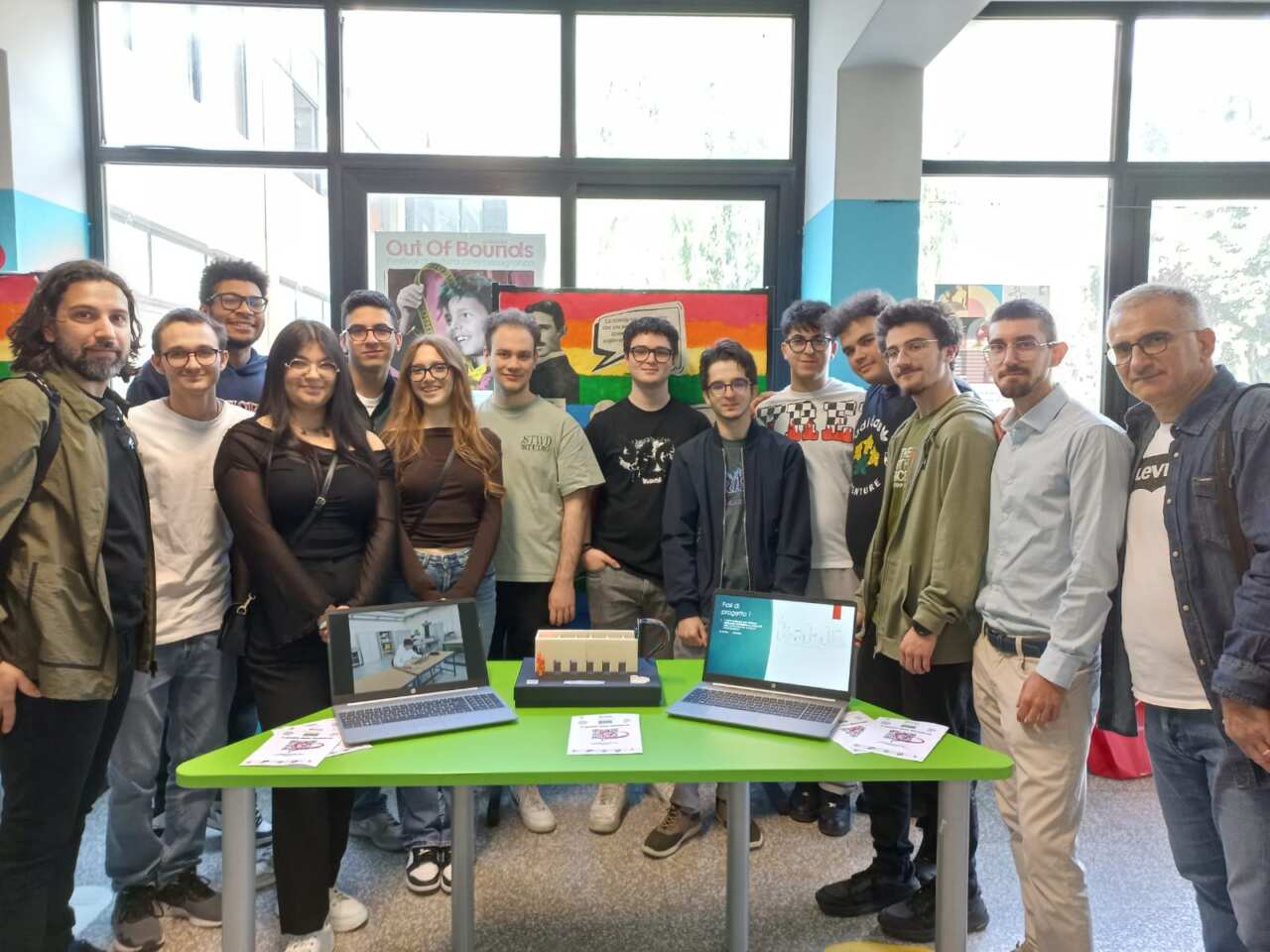 Bari, studenti progettano QR code per la sicurezza sul lavoro in edilizia e metalmeccanica – FOTO
