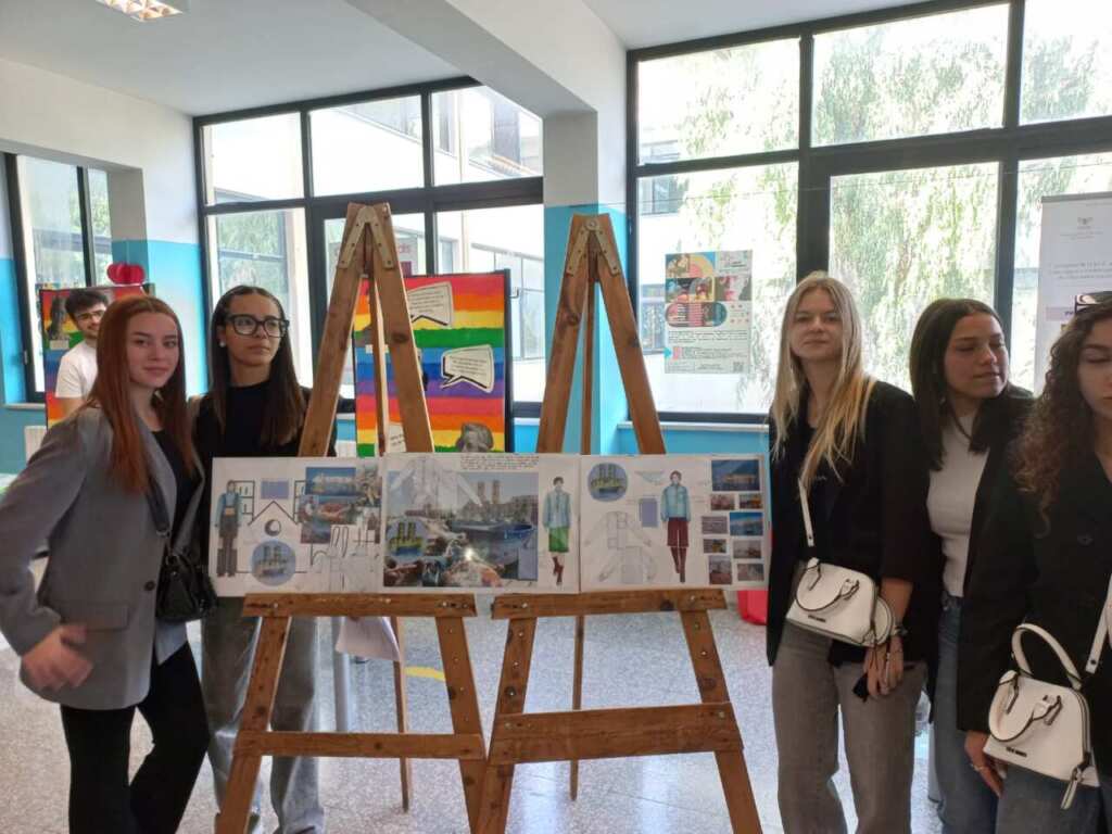 Bari, studenti progettano QR code per la sicurezza sul lavoro in edilizia e metalmeccanica – FOTO