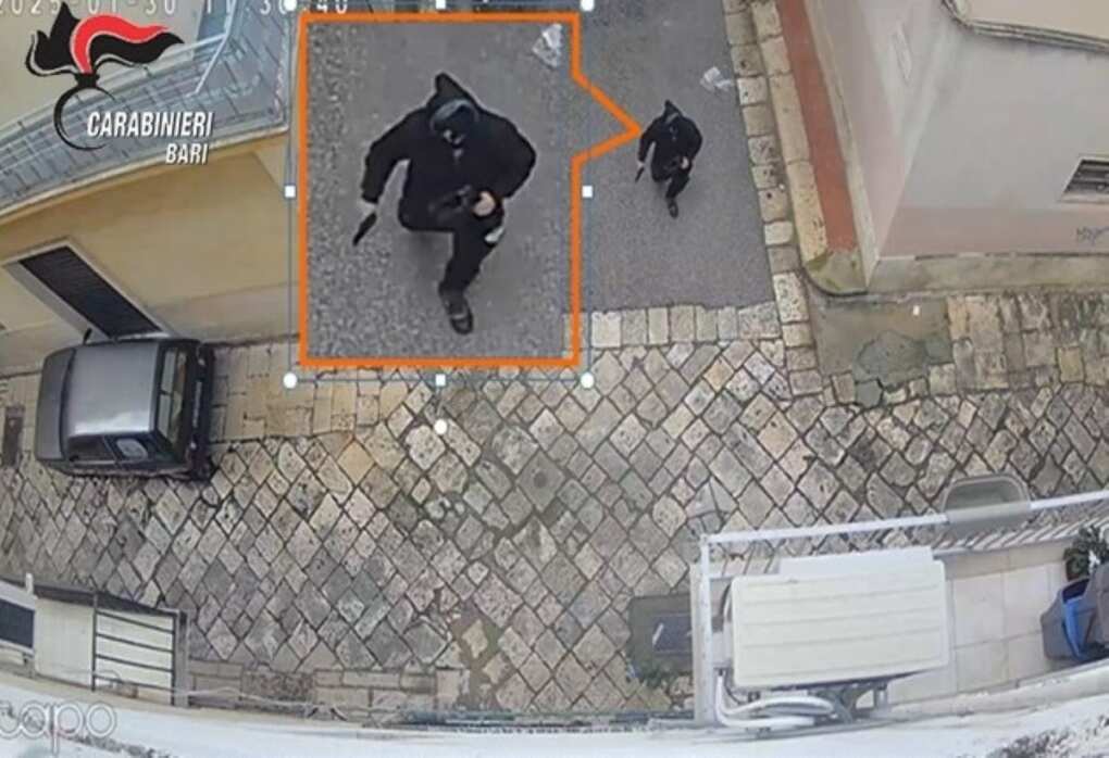 Gioia del Colle, rapina a imprenditori agricoli: i responsabili incastrati dalle telecamere, 2 arresti Gioia del Colle, rapina a imprenditori agricoli: i responsabili incastrati dalle telecamere, 2 arresti