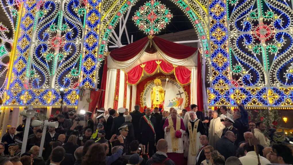 L’elezione di papa Leone XIV nel giorno di San Nicola a Bari: «Sembra un miracolo» – VIDEO L’elezione di papa Leone XIV nel giorno di San Nicola a Bari: «Sembra un miracolo» – VIDEO