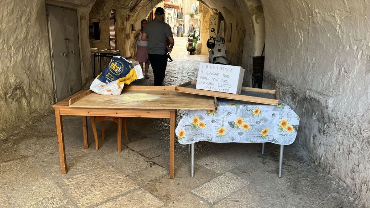 Dopo le multe scioperano le pastaie di Bari Vecchia: «Lutto delle orecchiette»
